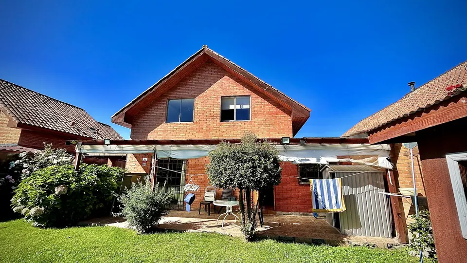 Casa con piscina en venta en Condominio Puertas de Hierro, Angol