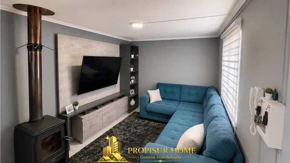 Living comedor de casa en venta en Angol Villa Alemania con estufa a leña