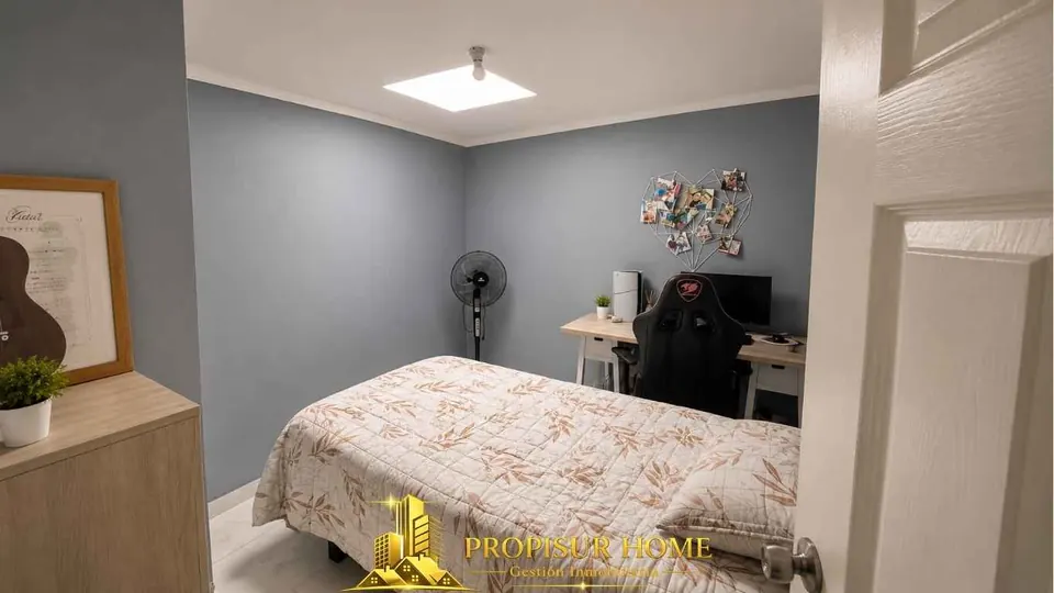 Dormitorio principal de casa en venta en Angol Villa Alemania con espacio para teletrabajo