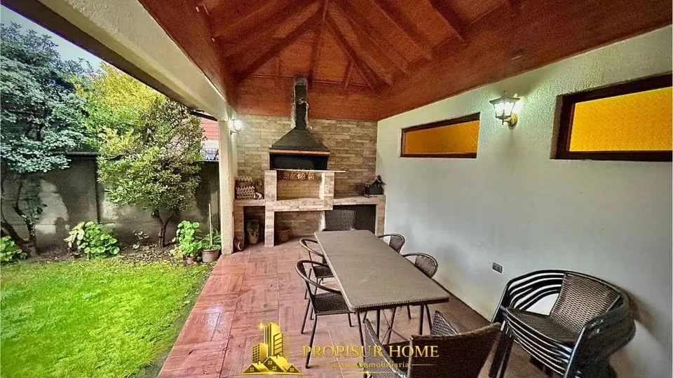 Quincho techado de casa en venta en Portal del Valle Angol con parrilla y terraza