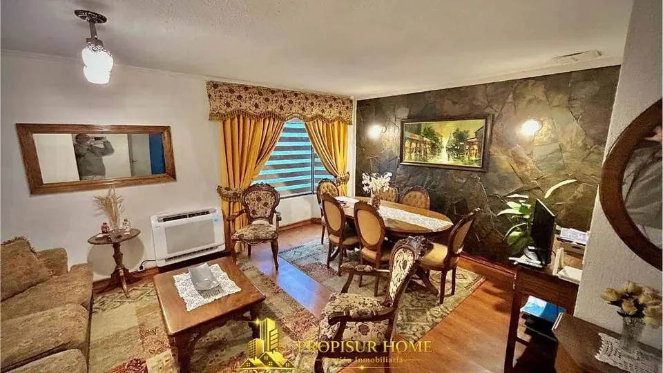 Living comedor amplio de casa en venta en Portal del Valle Angol con excelente iluminación natural