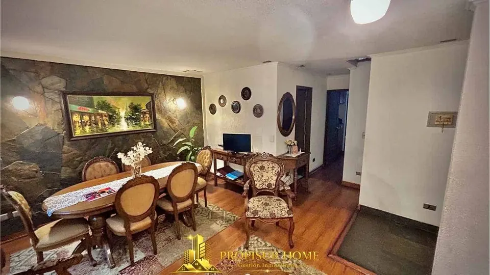 Comedor familiar de casa en venta en Portal del Valle Angol con amplios espacios y elegante diseño interior