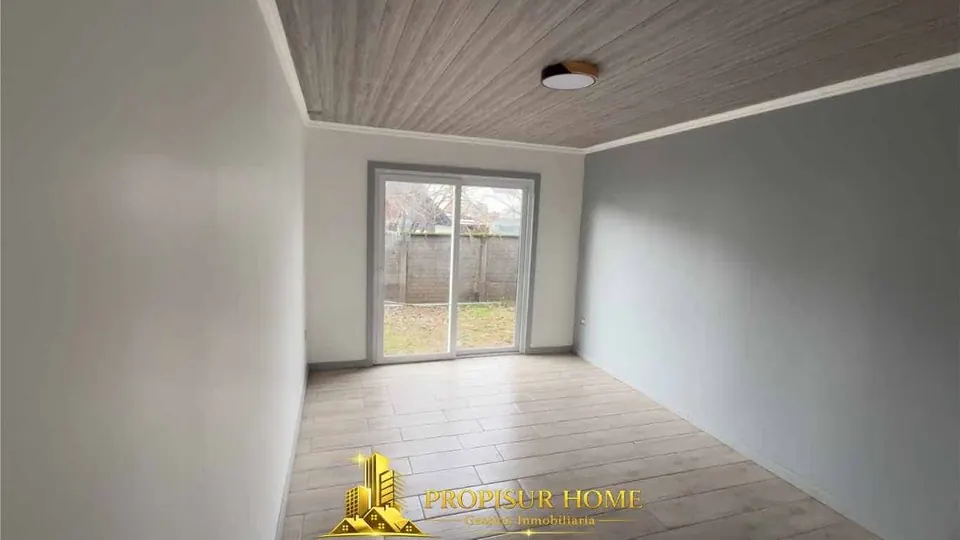 Living comedor de casa nueva en venta en Villa Las Araucarias Angol con salida al patio