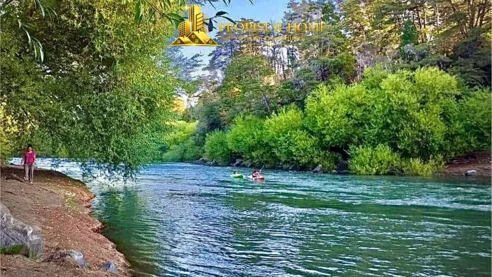 Acceso directo al río Trancura desde el complejo turístico en venta en Pucón - Propisur Home SpA.