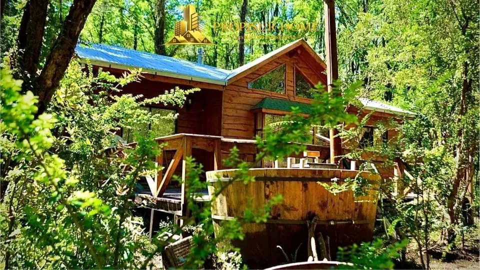 Complejo turístico de 4 cabañas en venta en Pucón, río Trancura