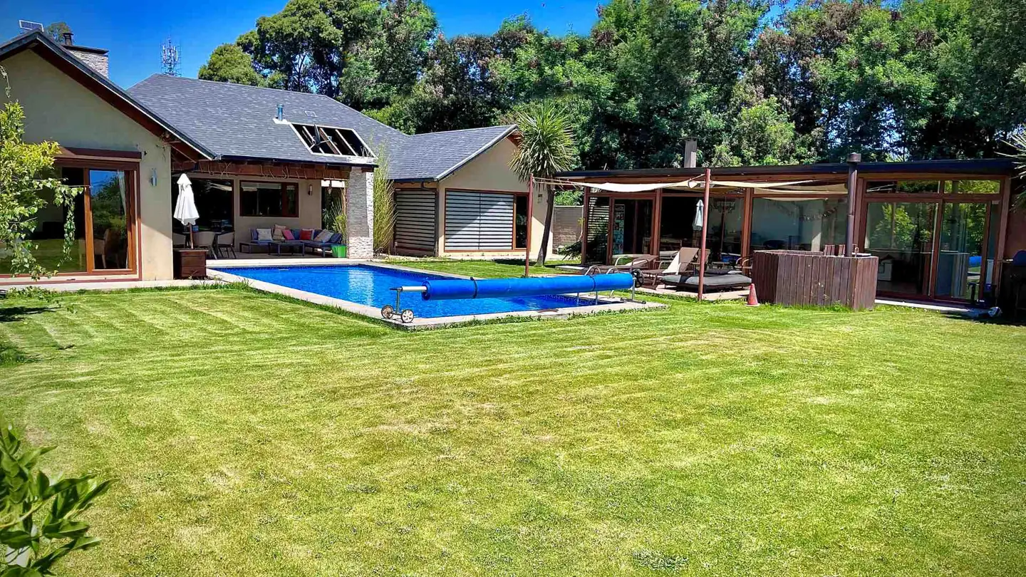 Casa con piscina y jardín en venta en Angol, publicada por Propisur Home